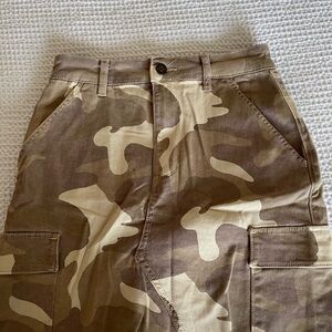 hollister tan camo mini skirt size 1